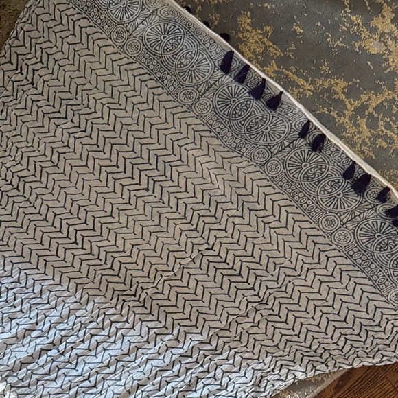 B14 Women’s Chic Navy Purple and White Patterned Scarf - Picture 6 of 8